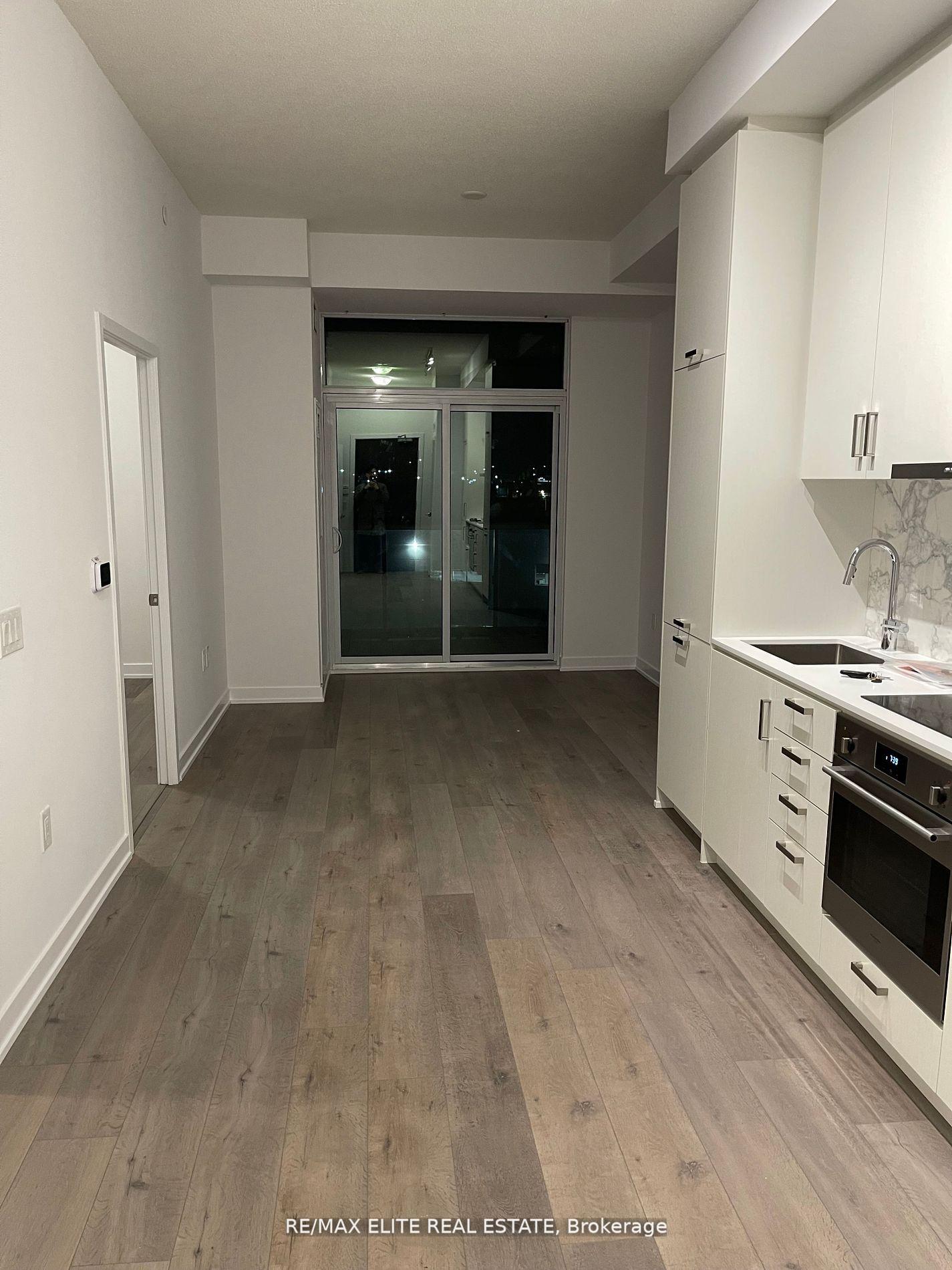 Photo 4 of Unit 510, 60 Honeycrisp Crescent, Vaughan, Vaughan Corporate Centre — HOMEH