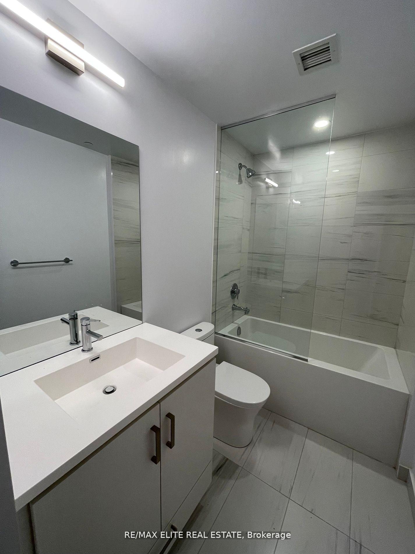 Photo 6 of Unit 510, 60 Honeycrisp Crescent, Vaughan, Vaughan Corporate Centre — HOMEH
