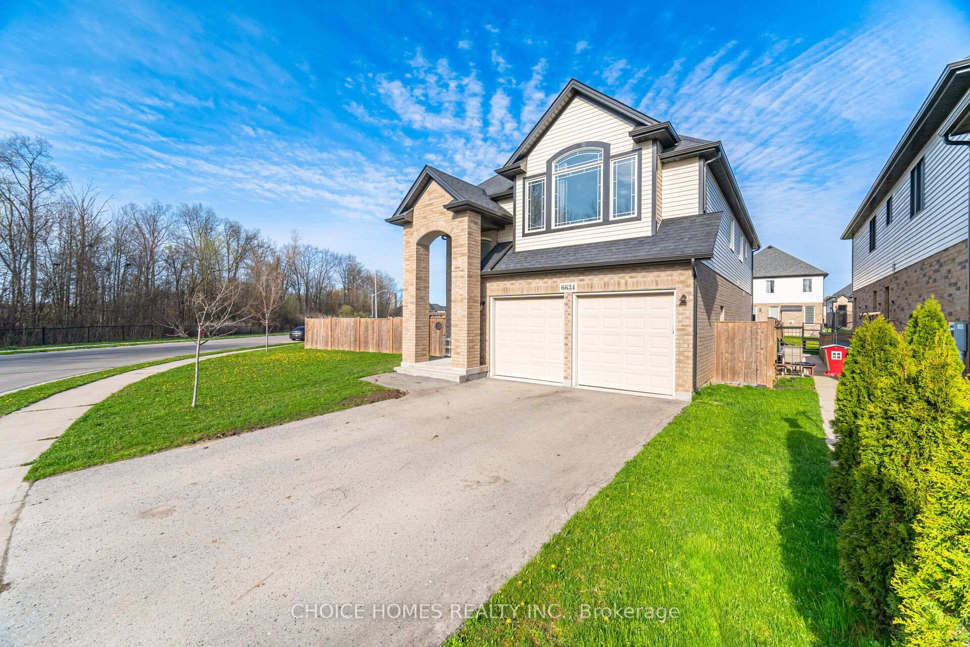 Photo 3 of 6634 Sam Iorfida Drive, Niagara Falls, Oldfield — HOMEH