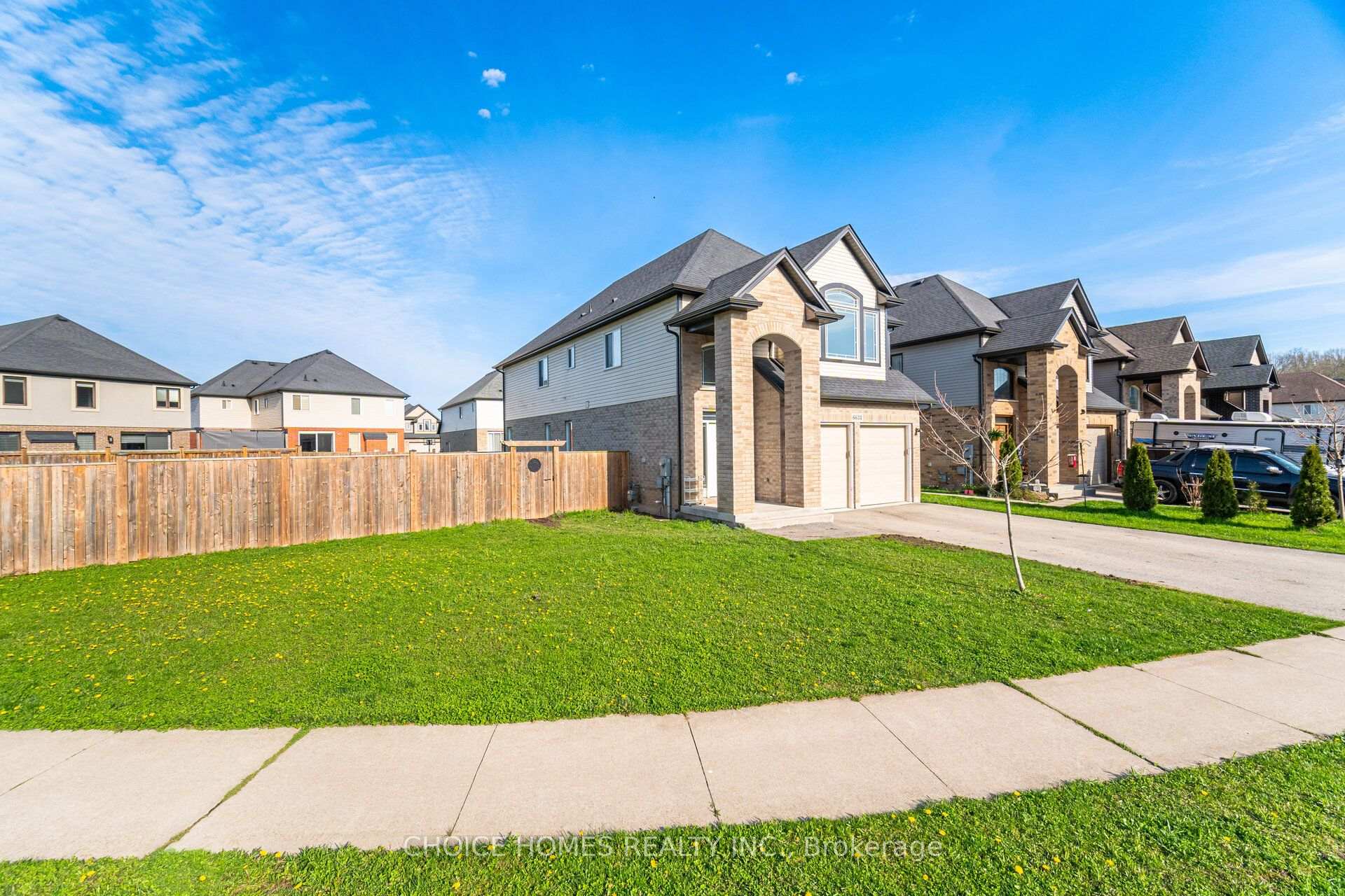 Photo 4 of 6634 Sam Iorfida Drive, Niagara Falls, Oldfield — HOMEH