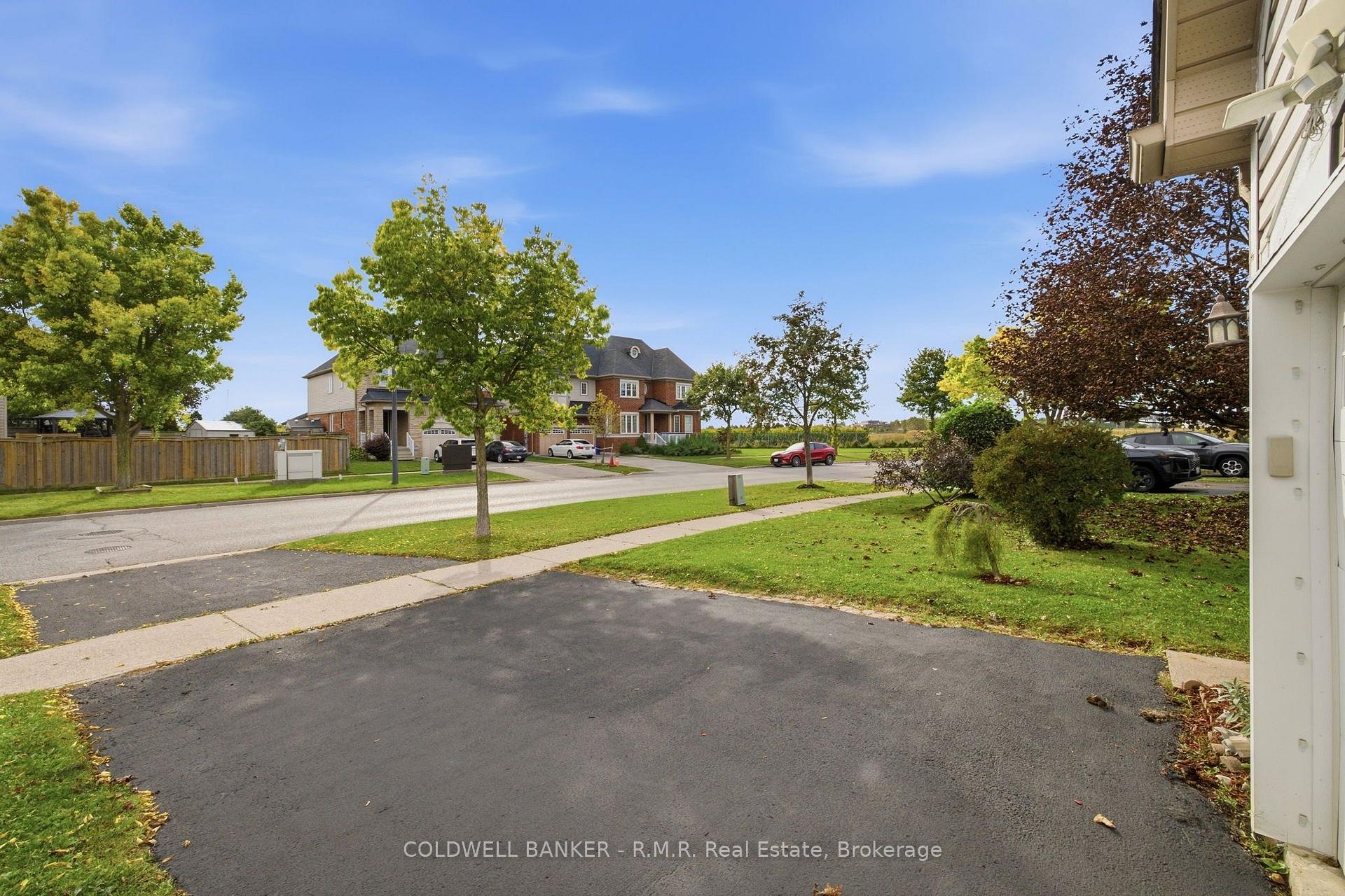 Photo 6 of 102 Boswell Drive, Clarington, Bowmanville — HOMEH