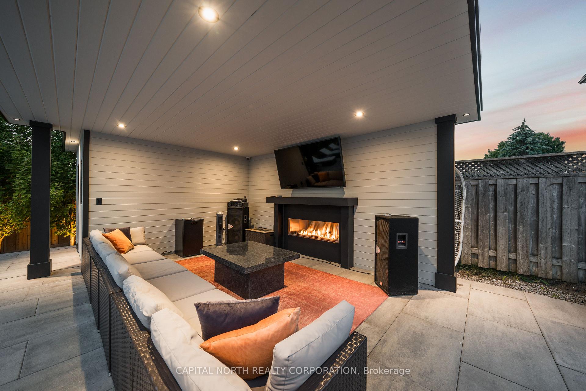 Photo 3 of 130 Fifth Avenue, Vaughan, East Woodbridge — HOMEH