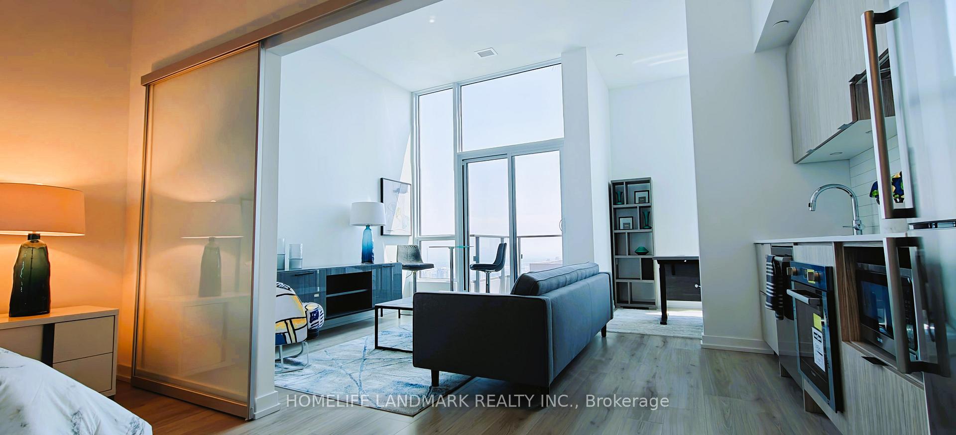 Photo of Unit 5501, 395 Bloor Street W
