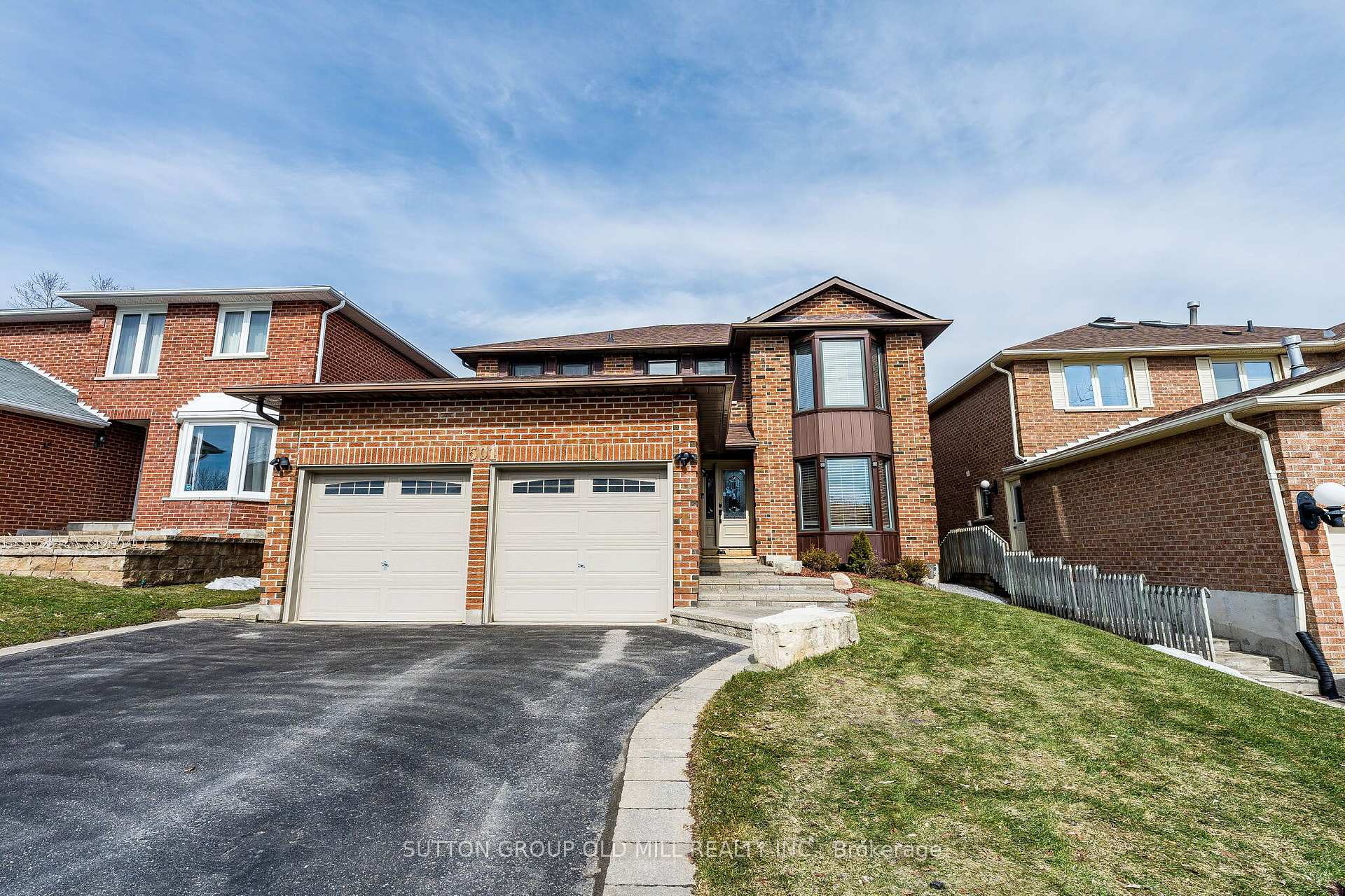 Photo 2 of 501 Sundown Crescent, Pickering, Woodlands — HOMEH