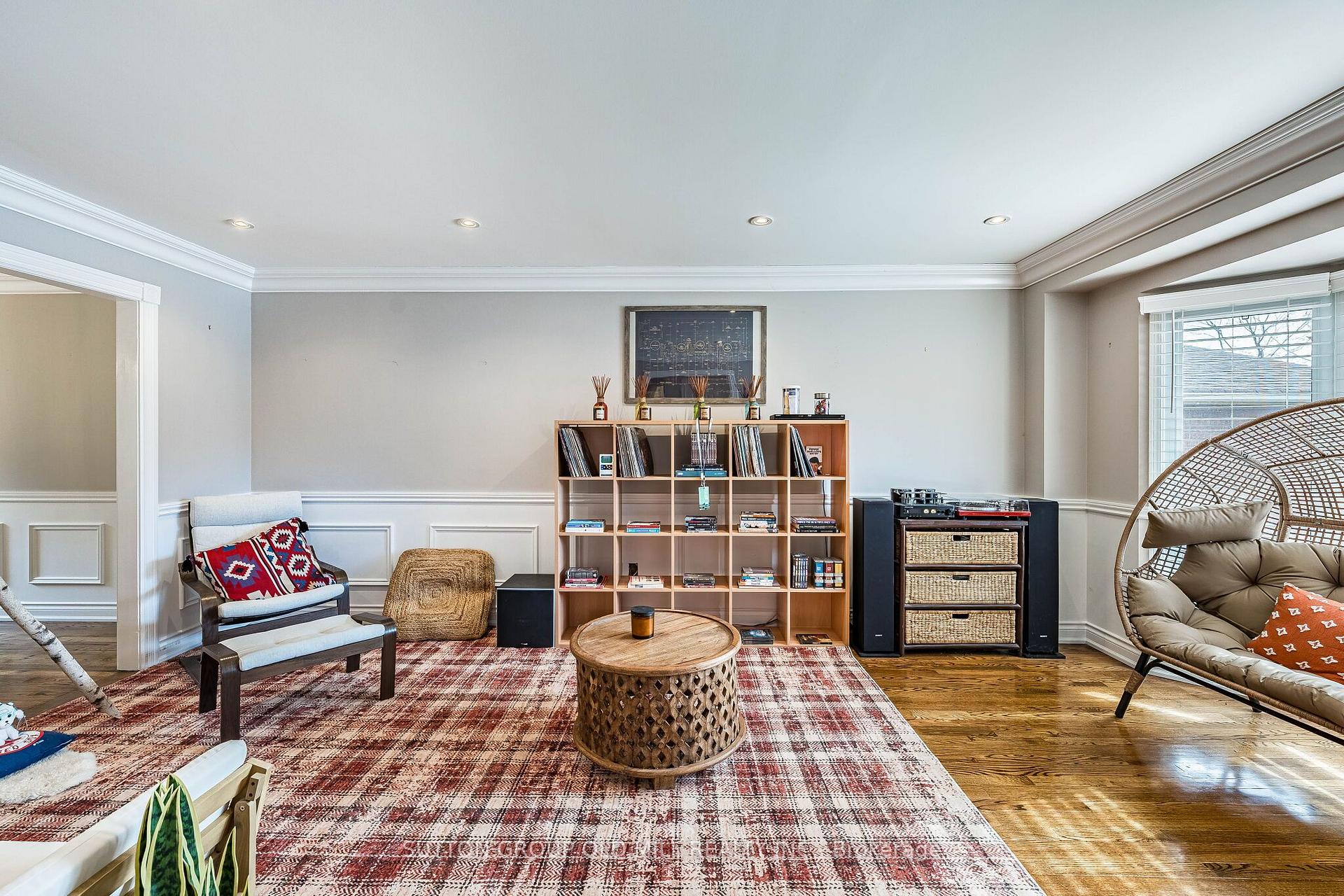 Photo 5 of 501 Sundown Crescent, Pickering, Woodlands — HOMEH