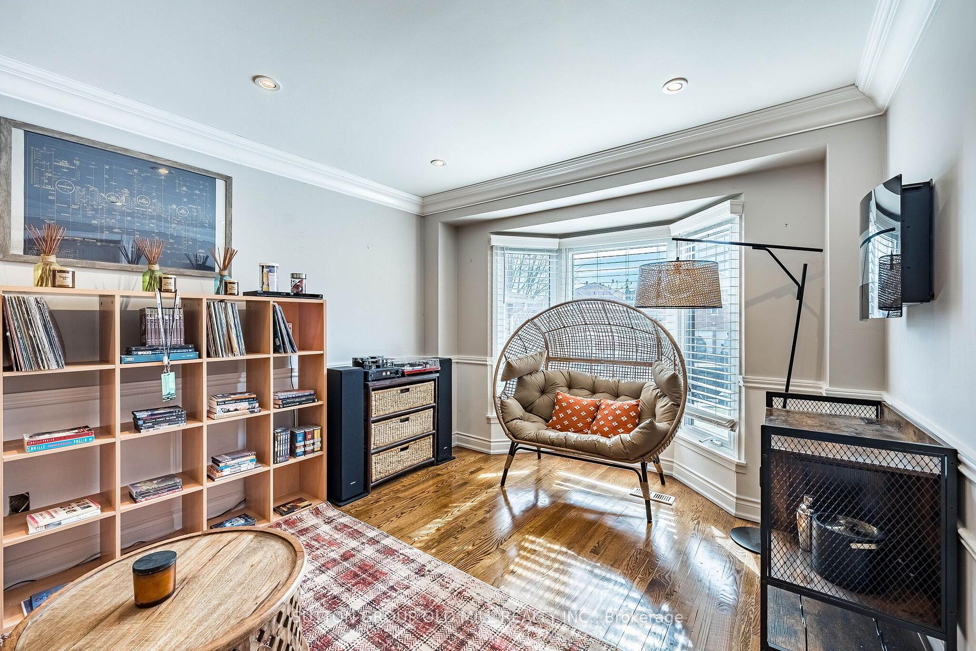 Photo 6 of 501 Sundown Crescent, Pickering, Woodlands — HOMEH