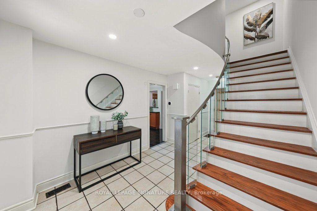 Photo 4 of 45 Chipwood Crescent, North York, Pleasant View — HOMEH