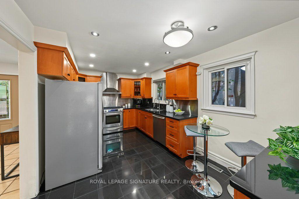Photo 6 of 45 Chipwood Crescent, North York, Pleasant View — HOMEH