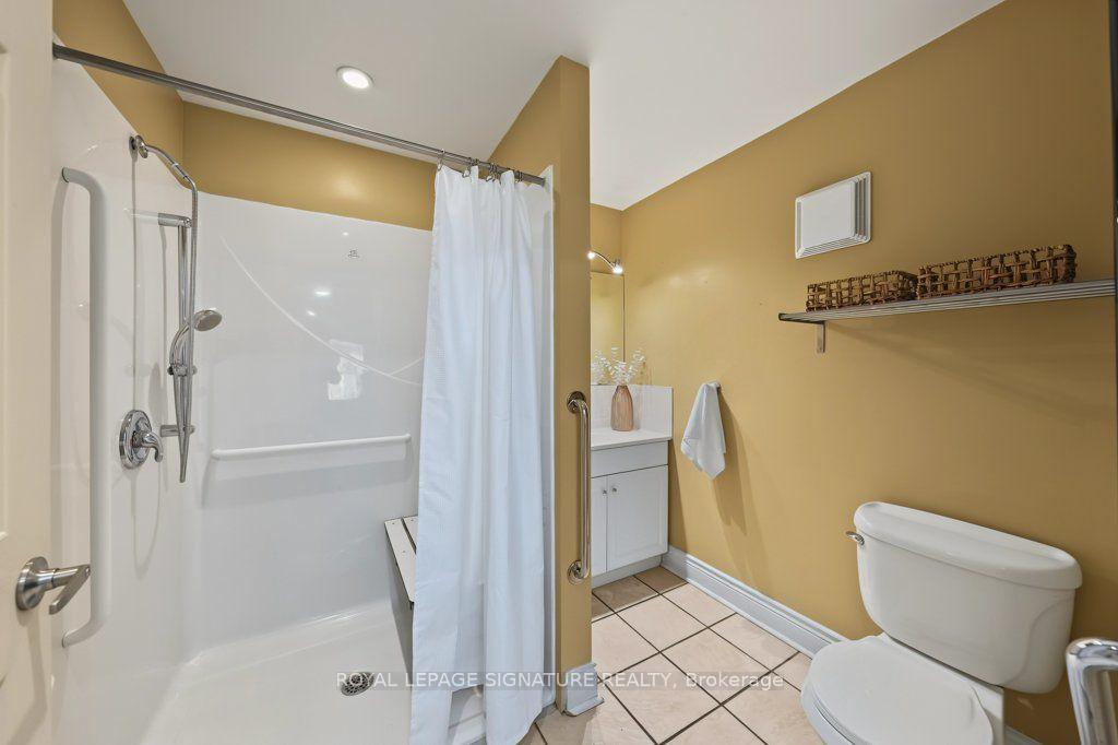 Photo 17 of 45 Chipwood Crescent, North York, Pleasant View — HOMEH