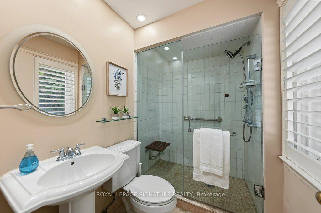 Photo 23 of 45 Chipwood Crescent, North York, Pleasant View — HOMEH
