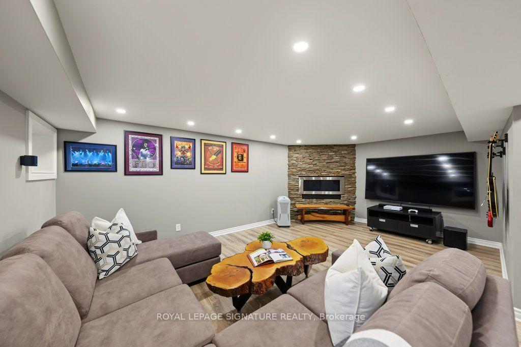 Photo 37 of 45 Chipwood Crescent, North York, Pleasant View — HOMEH
