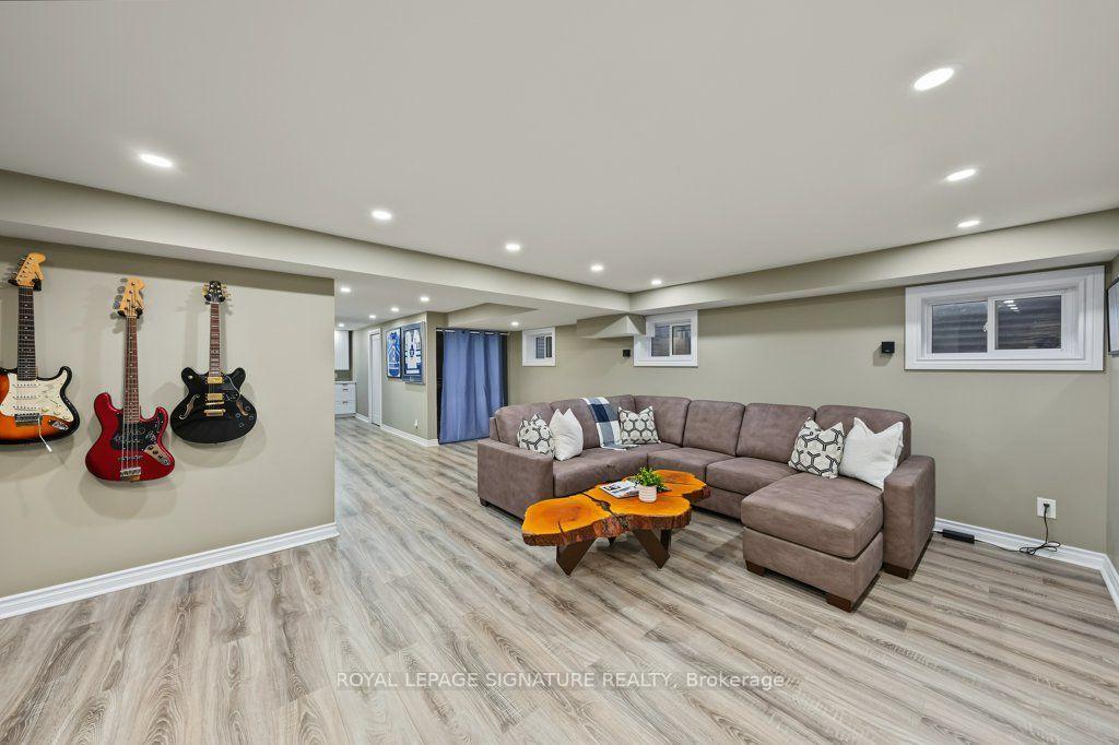 Photo 38 of 45 Chipwood Crescent, North York, Pleasant View — HOMEH