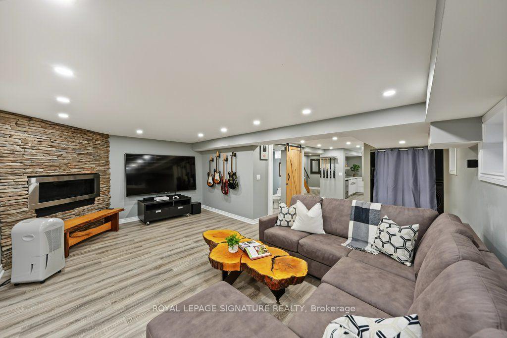 Photo 39 of 45 Chipwood Crescent, North York, Pleasant View — HOMEH