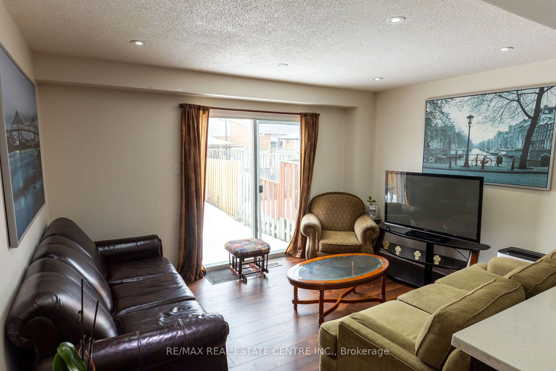 Photo 2 of 42 Wooliston Crescent, Brampton, Fletcher's West — HOMEH