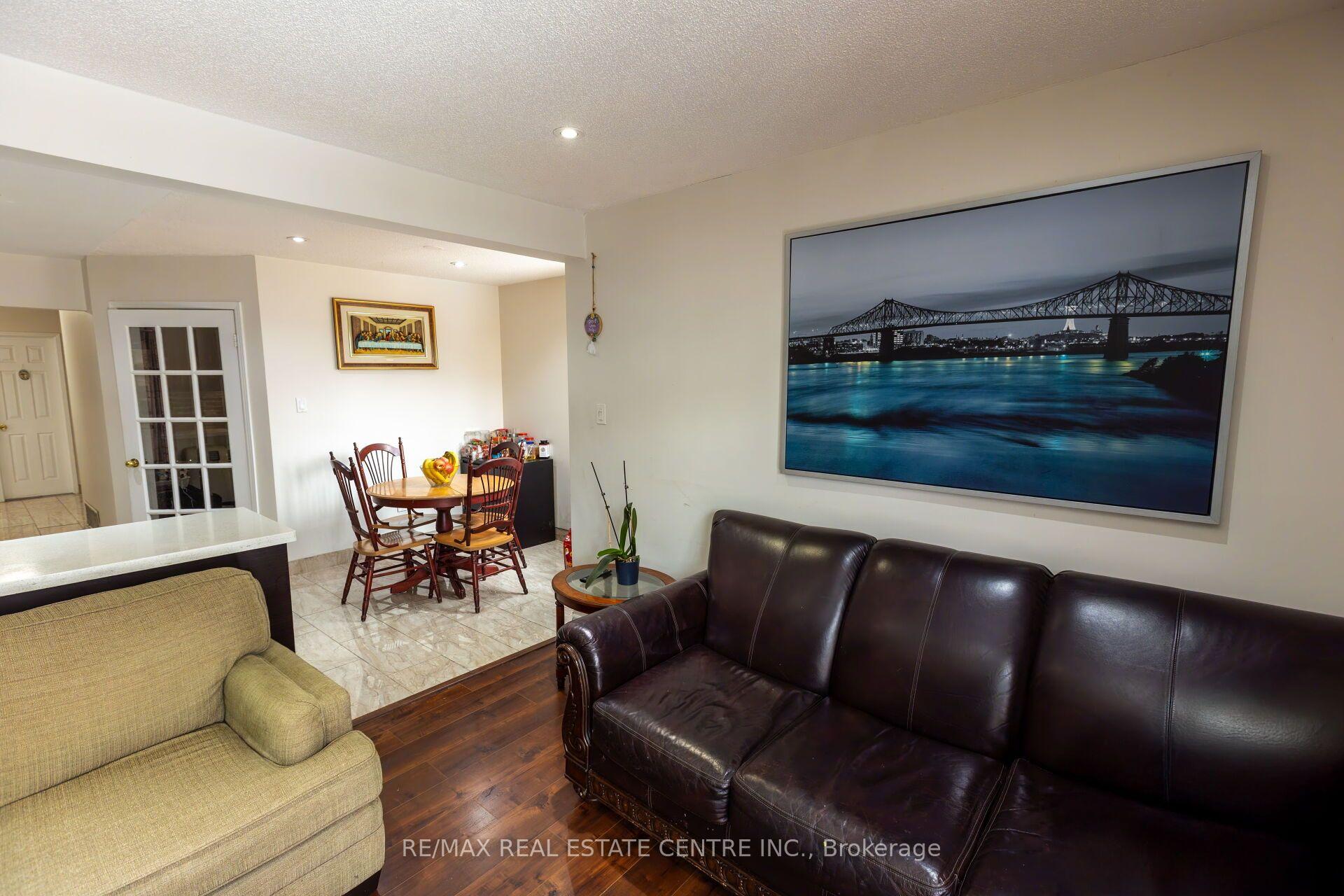 Photo 5 of 42 Wooliston Crescent, Brampton, Fletcher's West — HOMEH