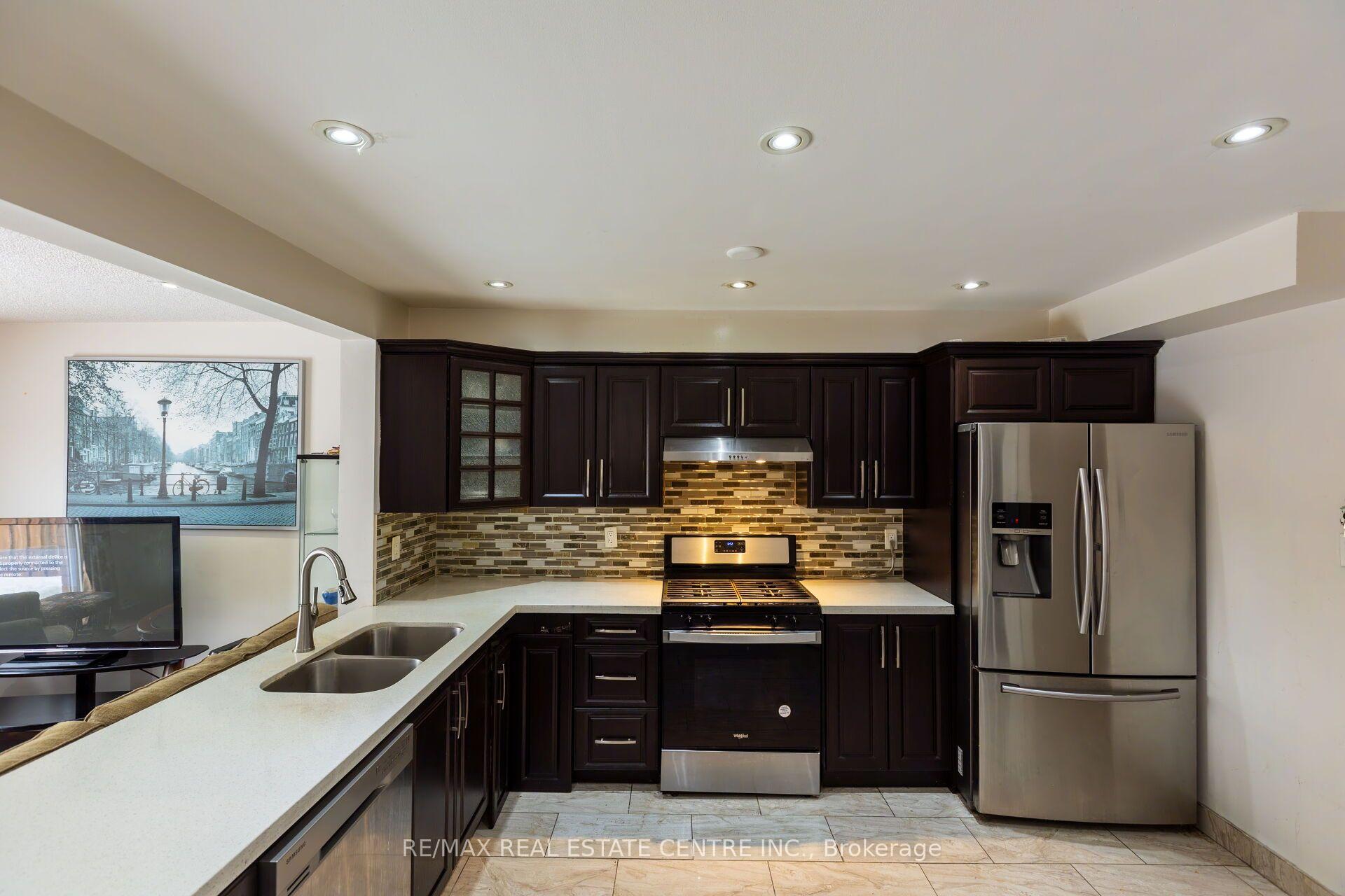 Photo 8 of 42 Wooliston Crescent, Brampton, Fletcher's West — HOMEH