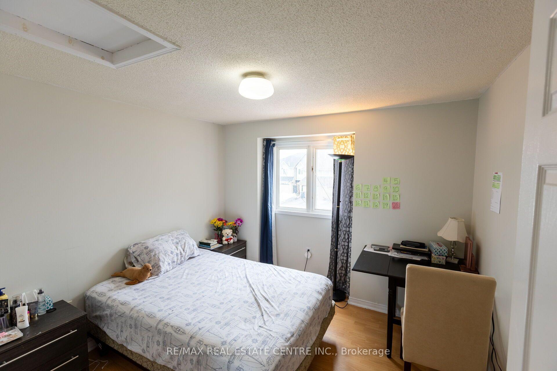 Photo 12 of 42 Wooliston Crescent, Brampton, Fletcher's West — HOMEH