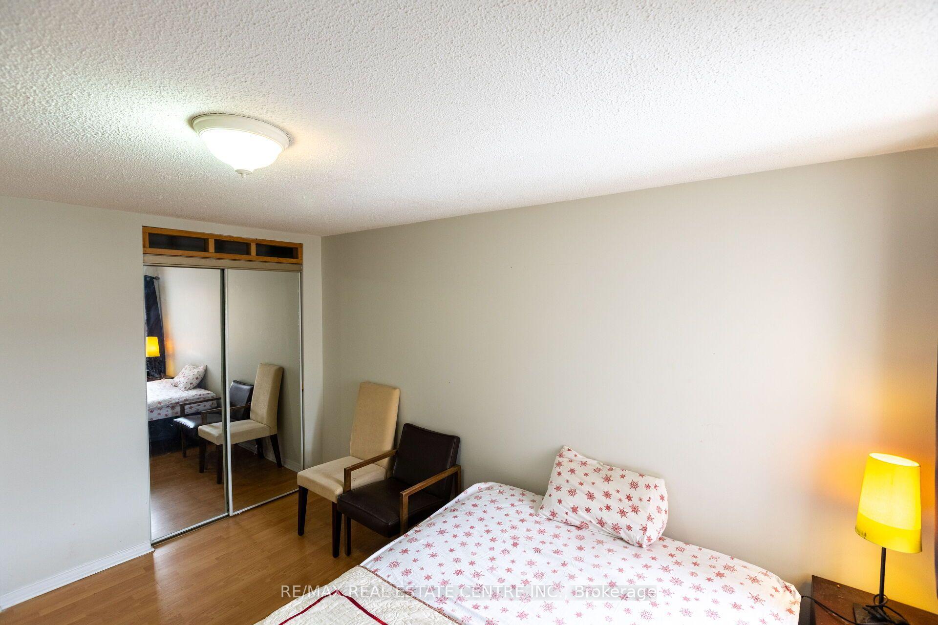 Photo 15 of 42 Wooliston Crescent, Brampton, Fletcher's West — HOMEH