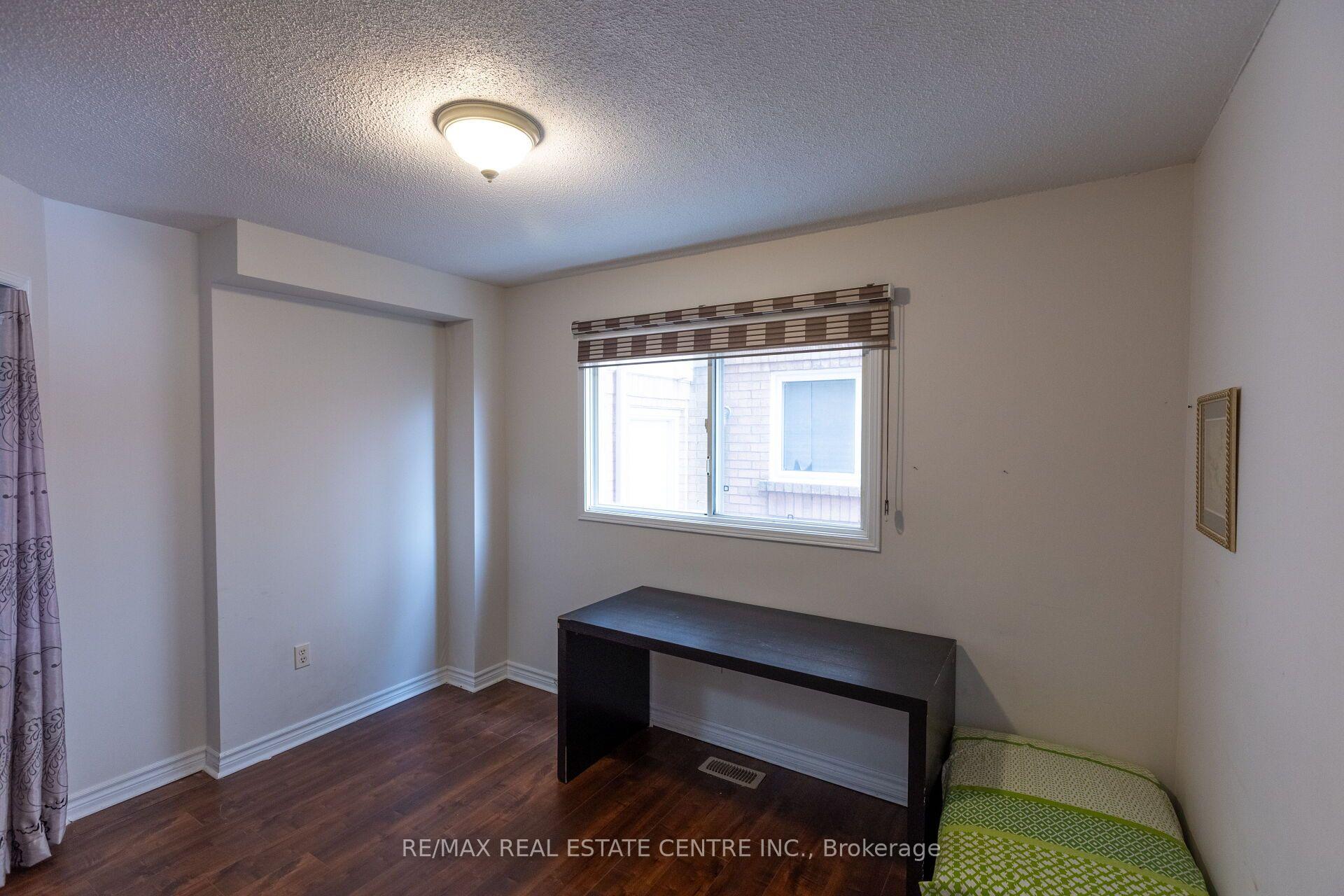Photo 20 of 42 Wooliston Crescent, Brampton, Fletcher's West — HOMEH