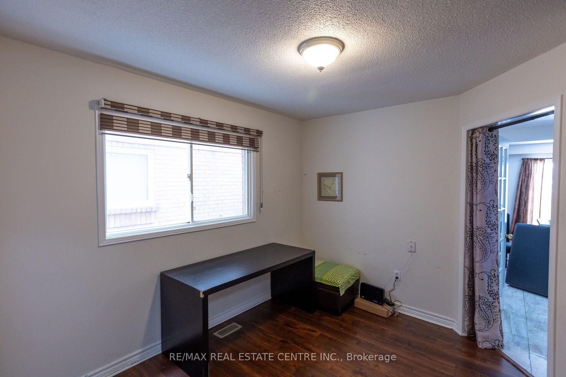 Photo 21 of 42 Wooliston Crescent, Brampton, Fletcher's West — HOMEH
