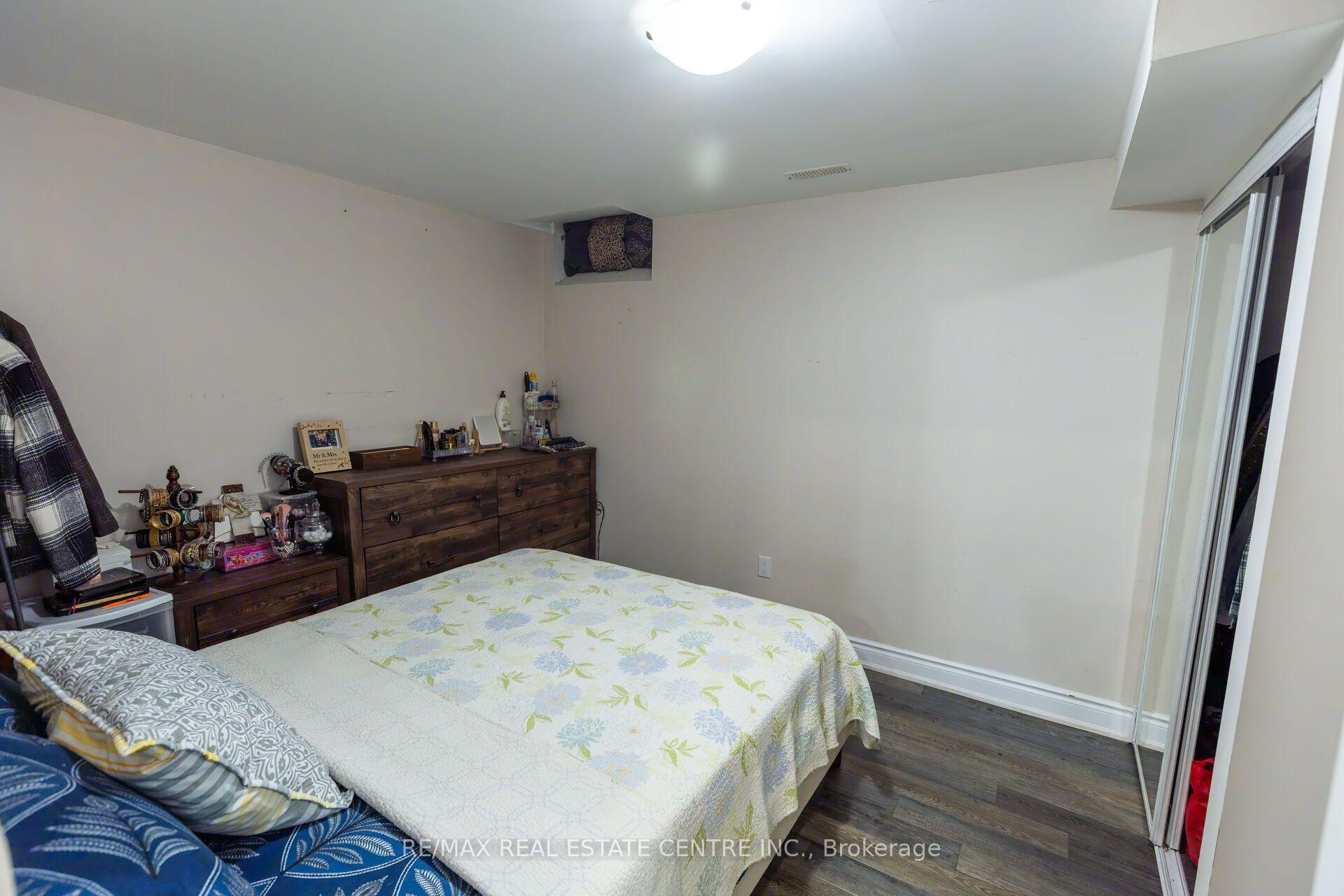 Photo 24 of 42 Wooliston Crescent, Brampton, Fletcher's West — HOMEH