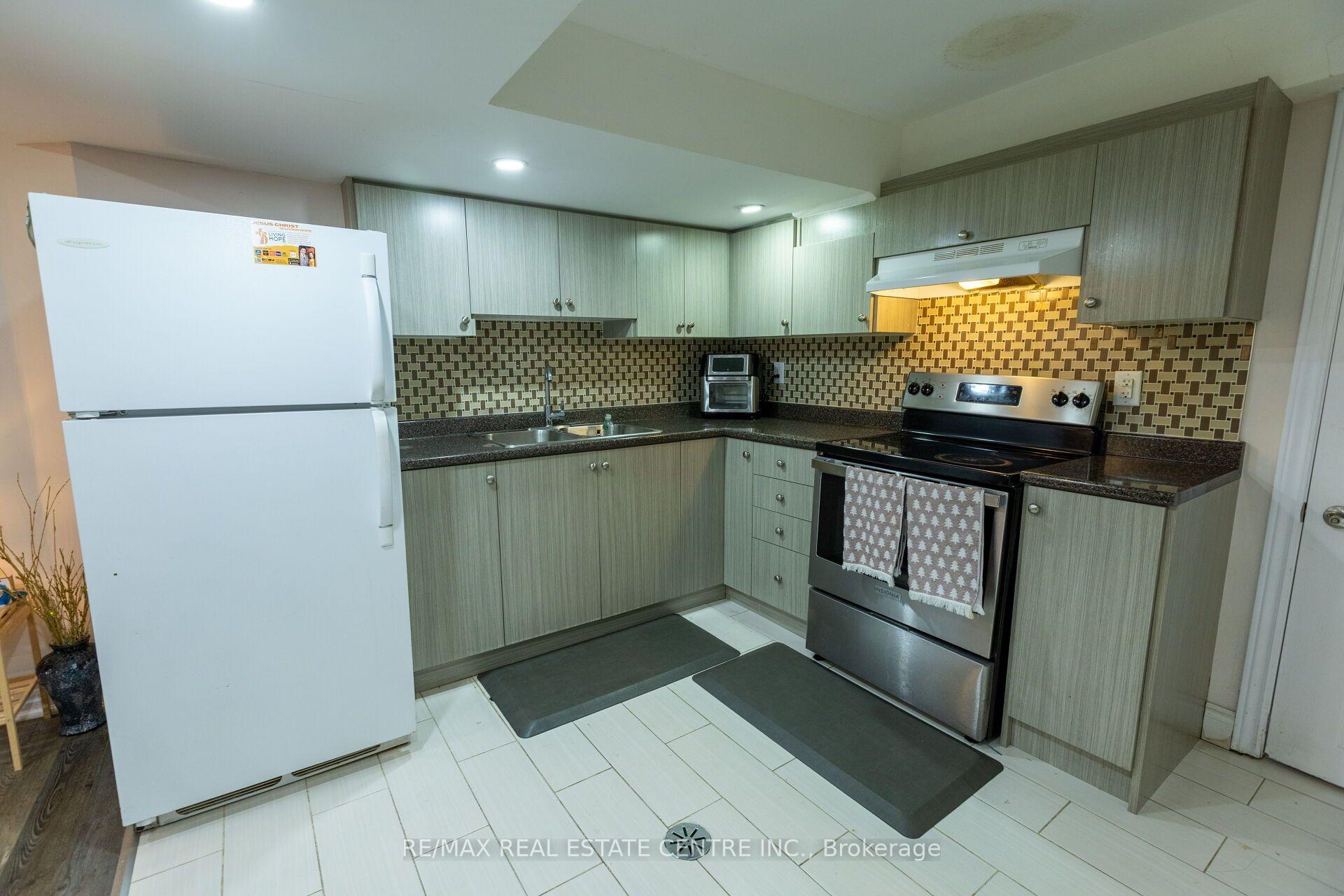 Photo 28 of 42 Wooliston Crescent, Brampton, Fletcher's West — HOMEH