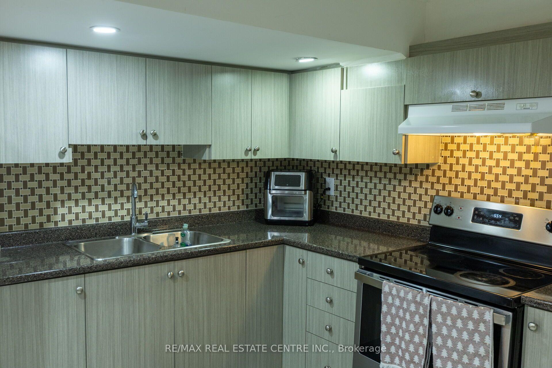 Photo 29 of 42 Wooliston Crescent, Brampton, Fletcher's West — HOMEH