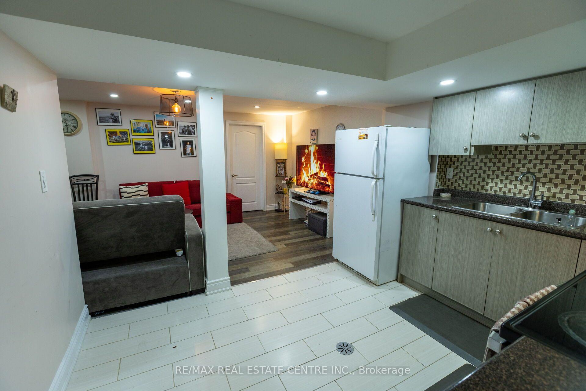 Photo 30 of 42 Wooliston Crescent, Brampton, Fletcher's West — HOMEH