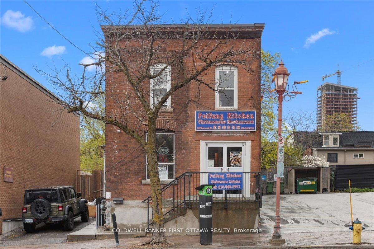 Photo of 827 Somerset Street W
