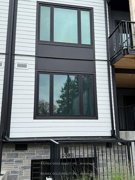 Photo of Unit 210, 708 Woolwich Street