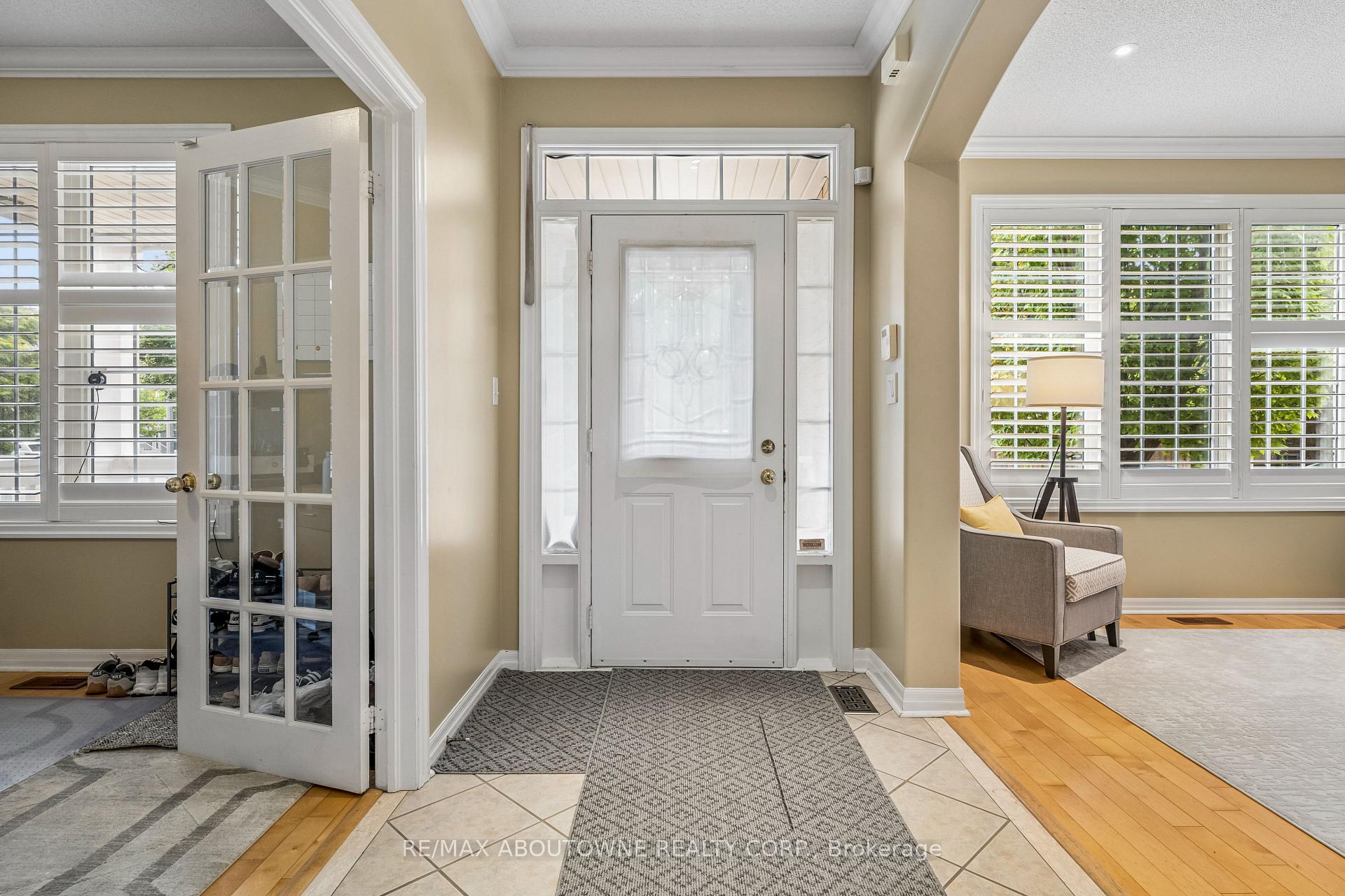 Photo 4 of 2163 Blackforest Crescent, Oakville, Westmount — HOMEH