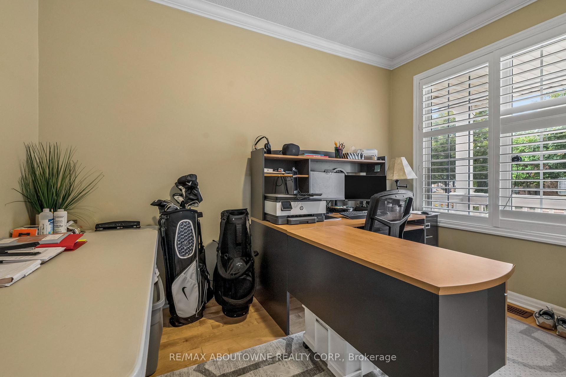 Photo 5 of 2163 Blackforest Crescent, Oakville, Westmount — HOMEH