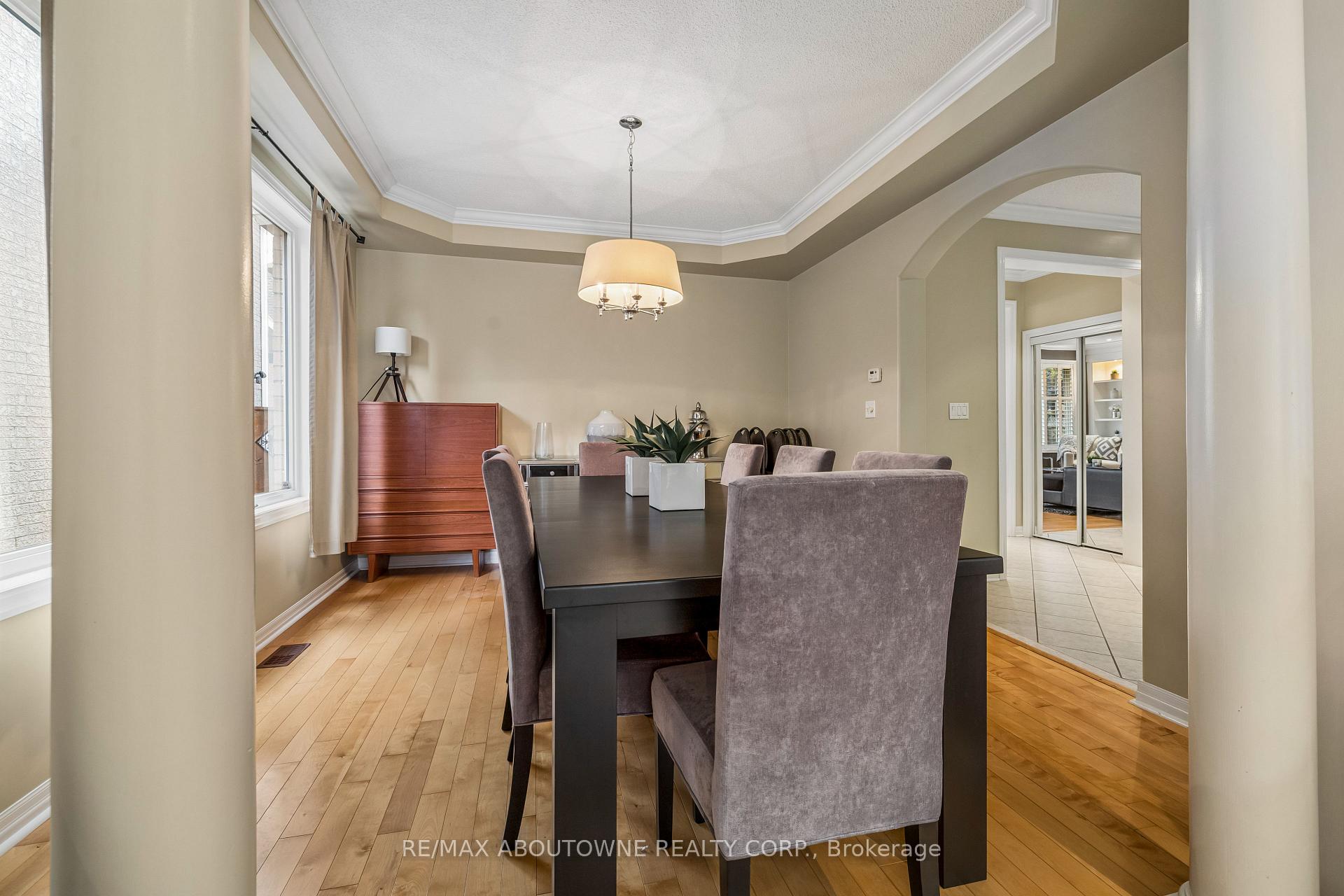 Photo 8 of 2163 Blackforest Crescent, Oakville, Westmount — HOMEH