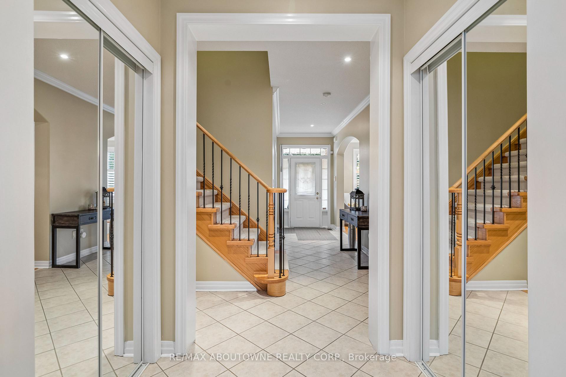 Photo 11 of 2163 Blackforest Crescent, Oakville, Westmount — HOMEH
