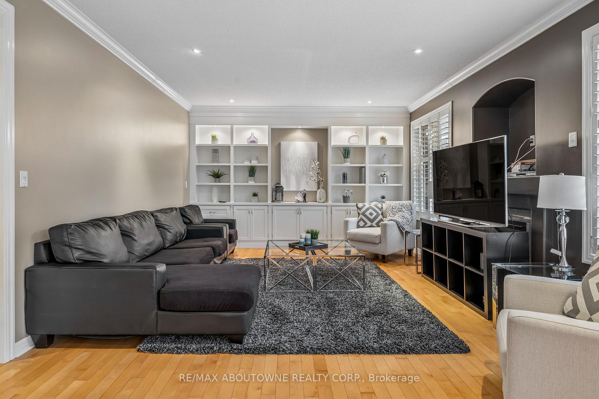 Photo 13 of 2163 Blackforest Crescent, Oakville, Westmount — HOMEH