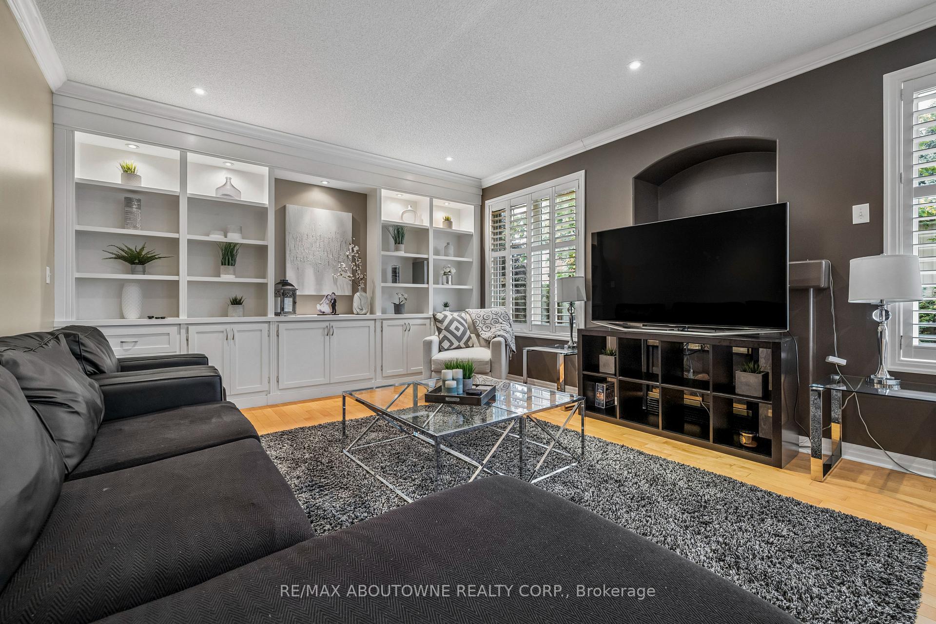 Photo 15 of 2163 Blackforest Crescent, Oakville, Westmount — HOMEH