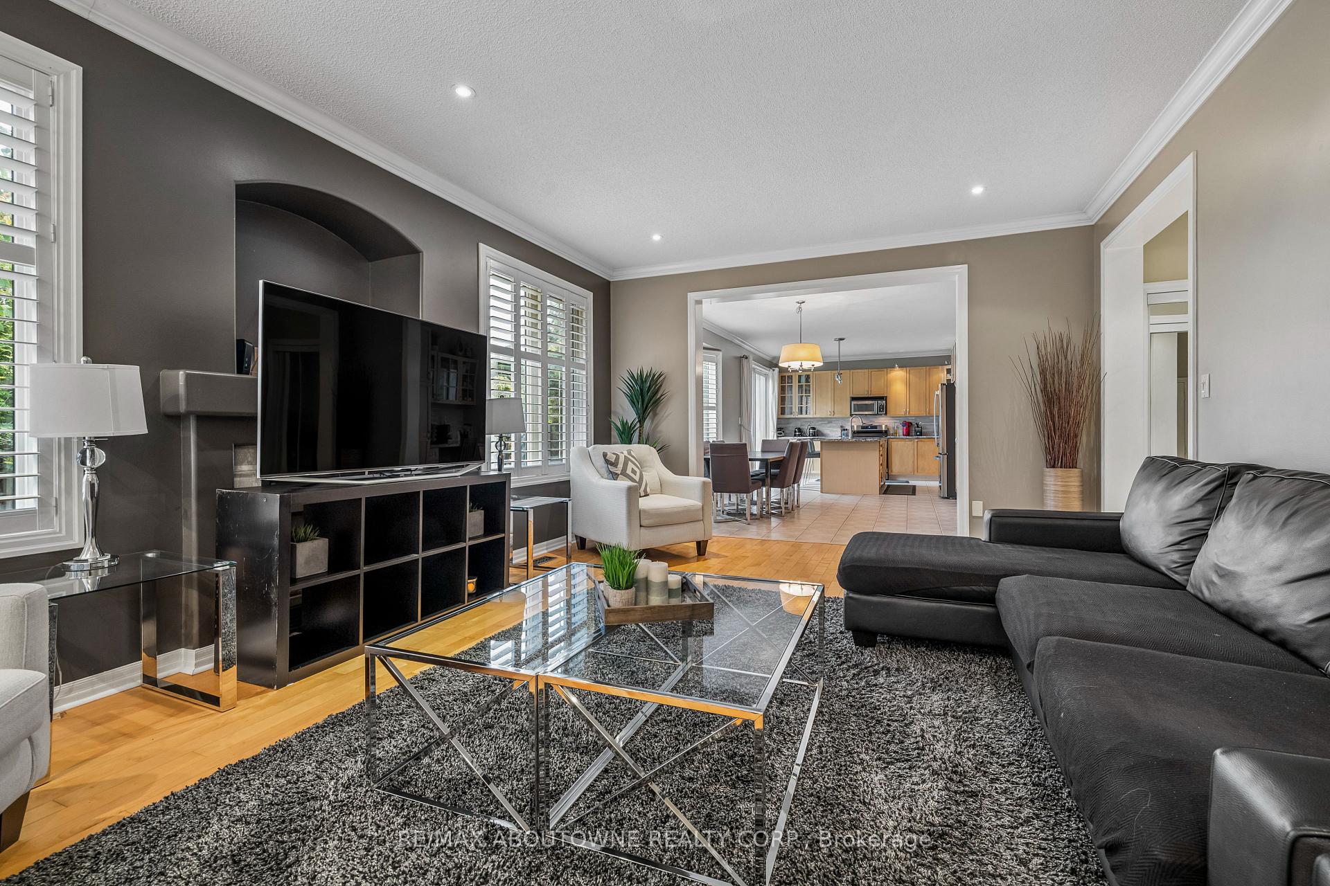 Photo 16 of 2163 Blackforest Crescent, Oakville, Westmount — HOMEH