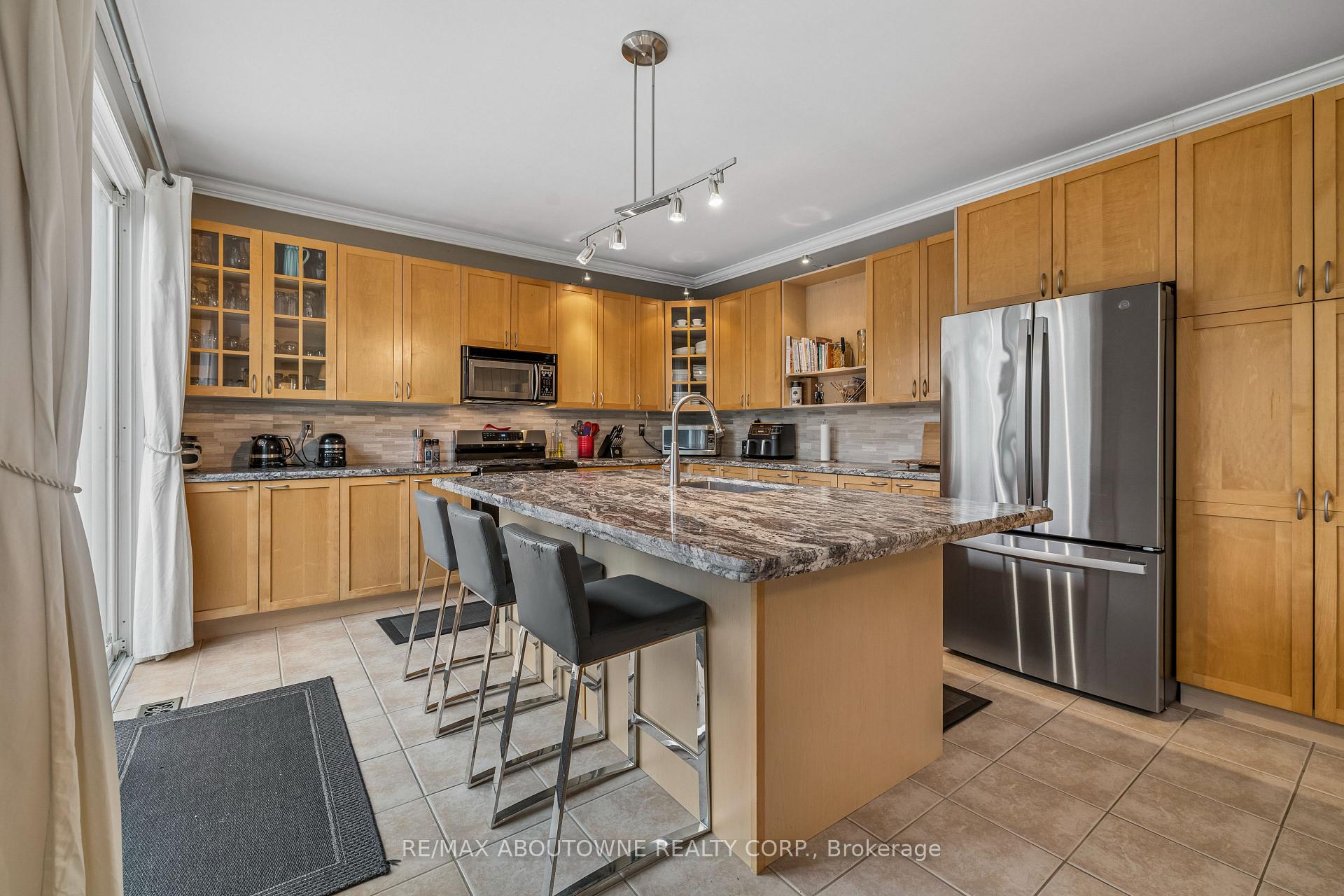 Photo 22 of 2163 Blackforest Crescent, Oakville, Westmount — HOMEH