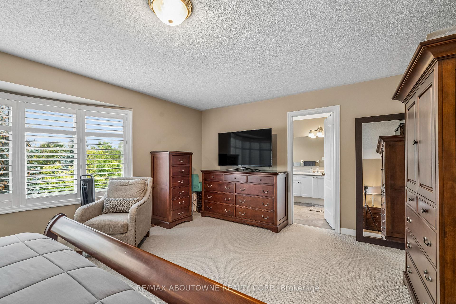 Photo 30 of 2163 Blackforest Crescent, Oakville, Westmount — HOMEH