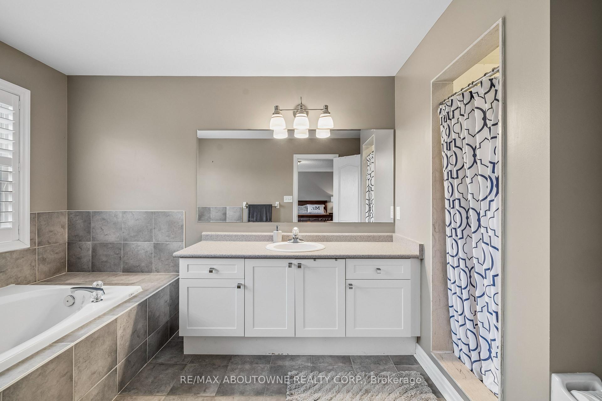 Photo 31 of 2163 Blackforest Crescent, Oakville, Westmount — HOMEH