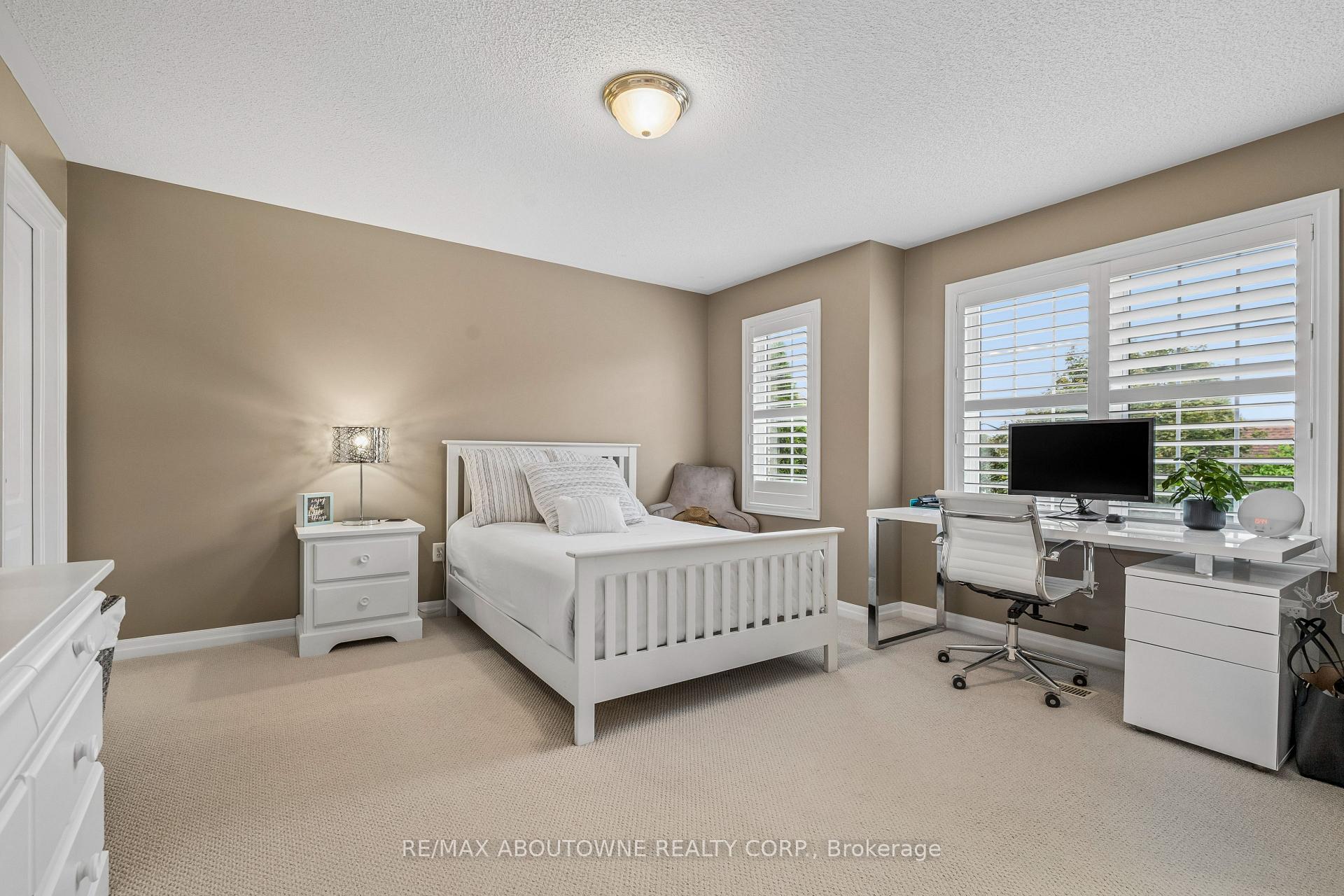 Photo 33 of 2163 Blackforest Crescent, Oakville, Westmount — HOMEH