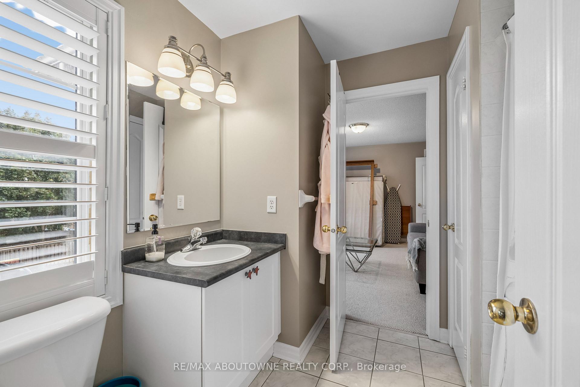 Photo 35 of 2163 Blackforest Crescent, Oakville, Westmount — HOMEH