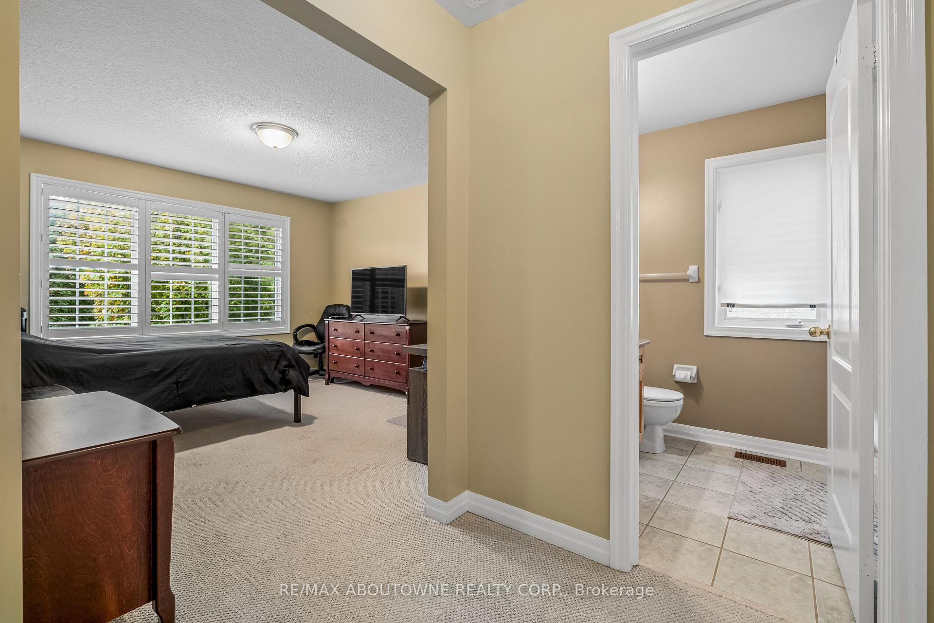 Photo 39 of 2163 Blackforest Crescent, Oakville, Westmount — HOMEH