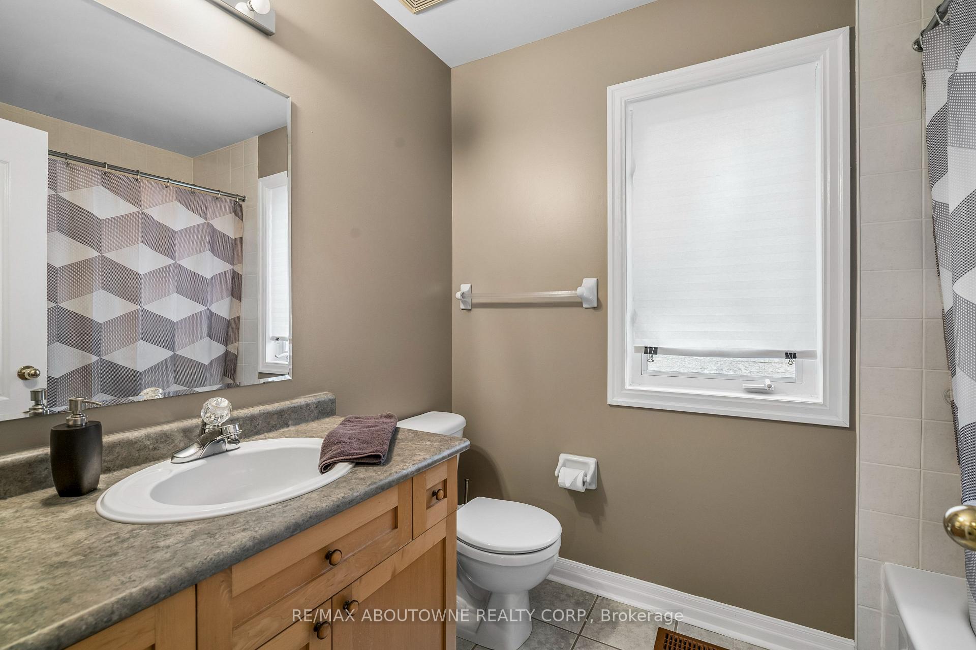 Photo 40 of 2163 Blackforest Crescent, Oakville, Westmount — HOMEH