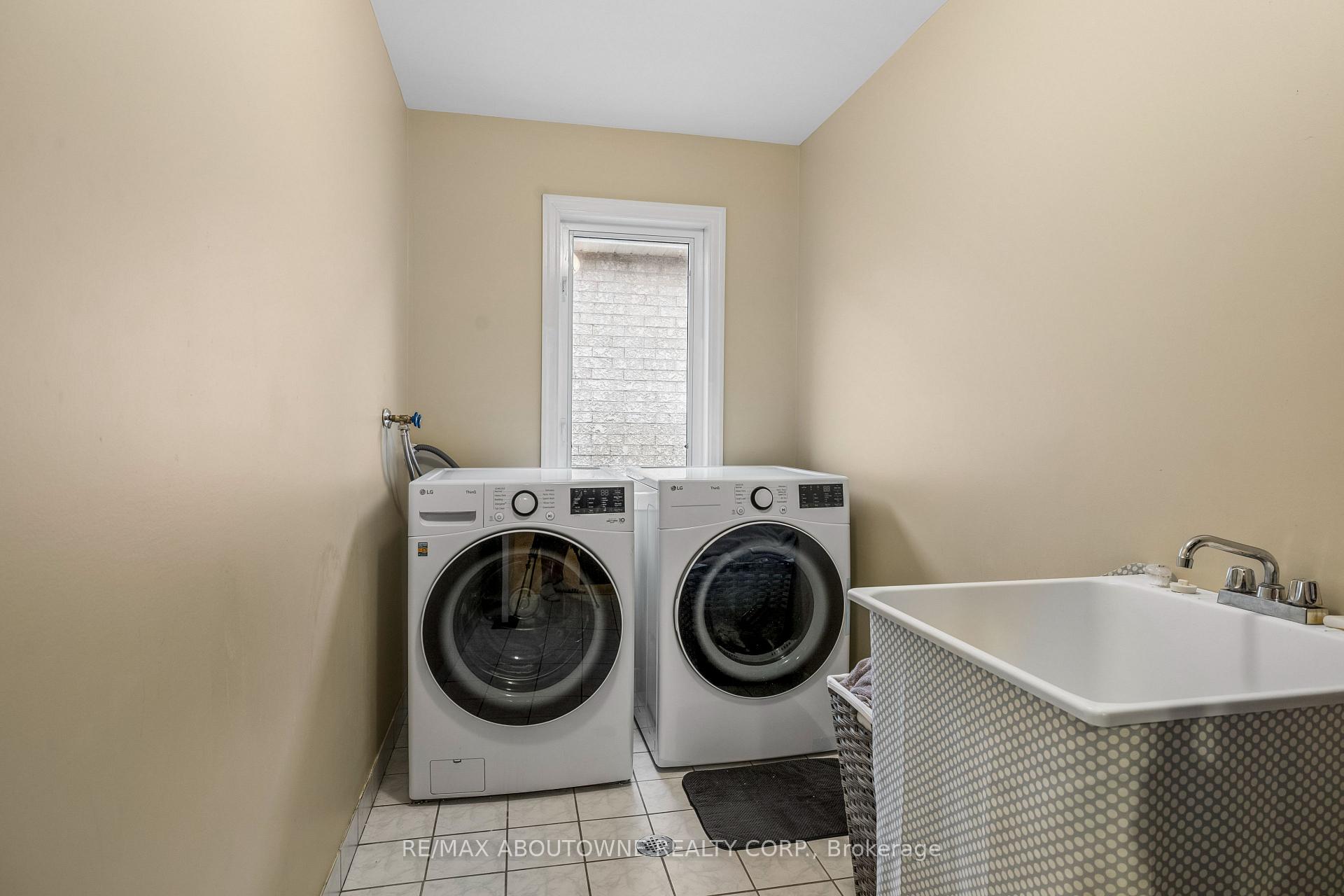 Photo 41 of 2163 Blackforest Crescent, Oakville, Westmount — HOMEH