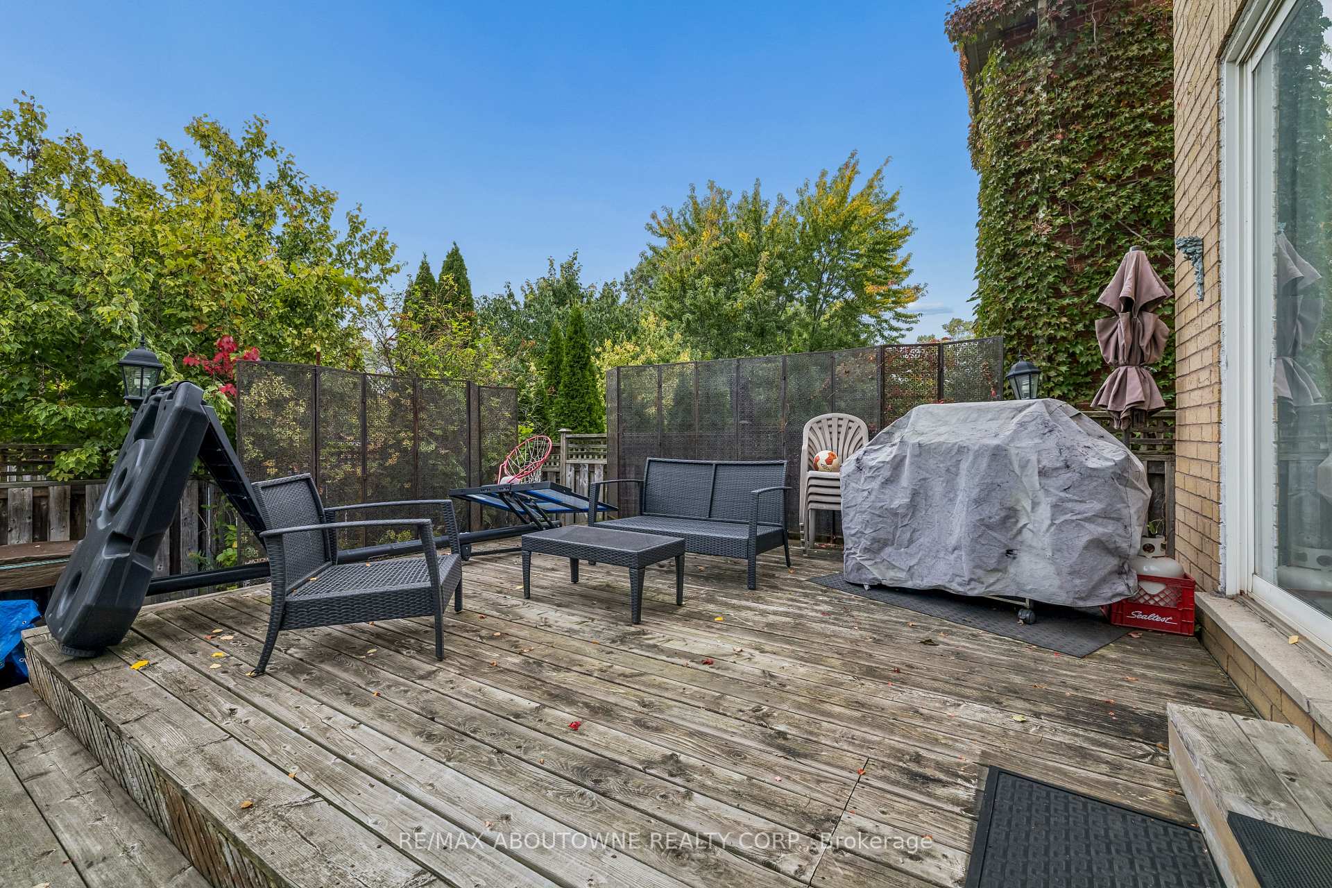 Photo 44 of 2163 Blackforest Crescent, Oakville, Westmount — HOMEH