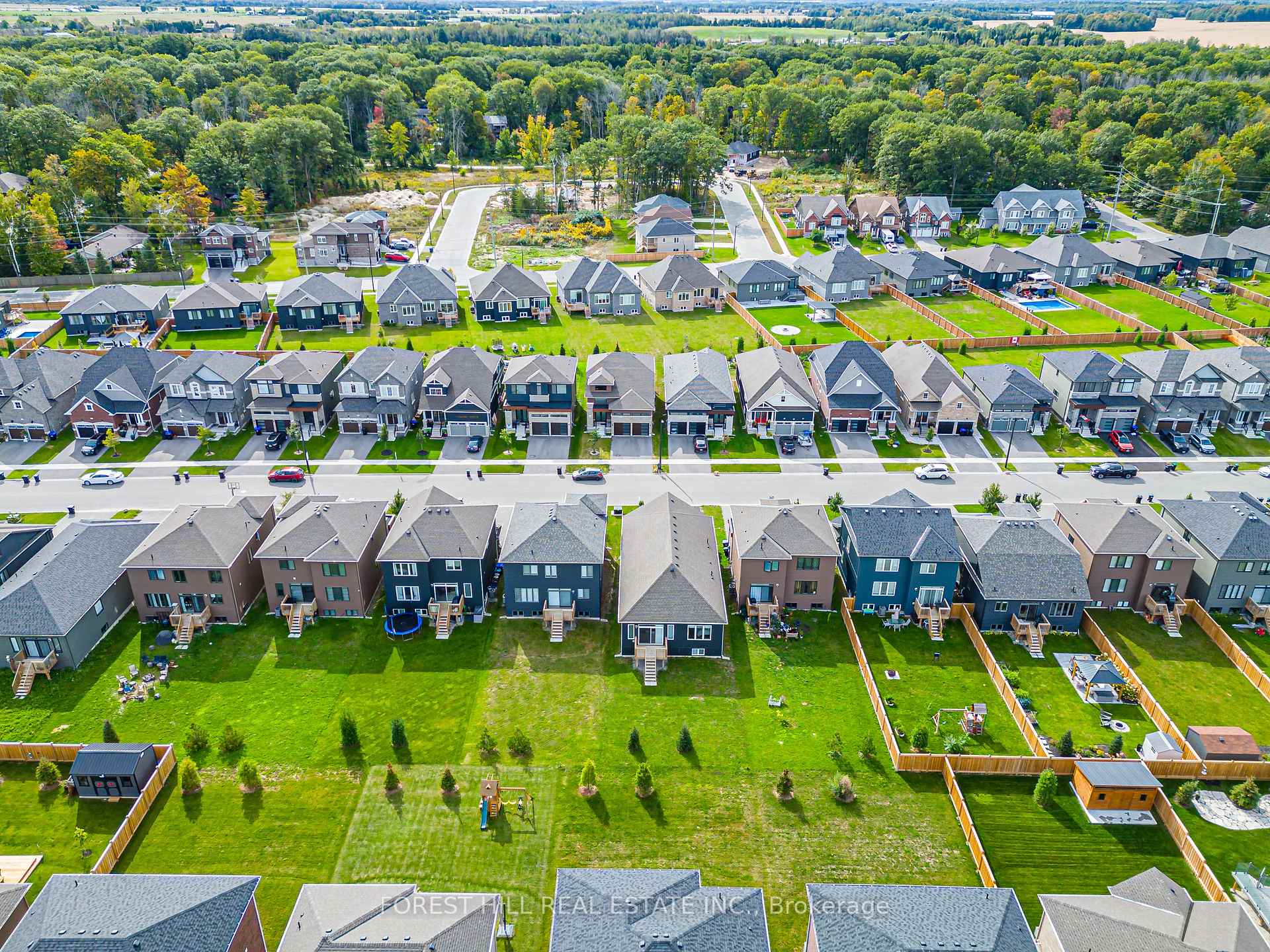 Photo 10 of 22 Simona Avenue, Wasaga Beach — HOMEH