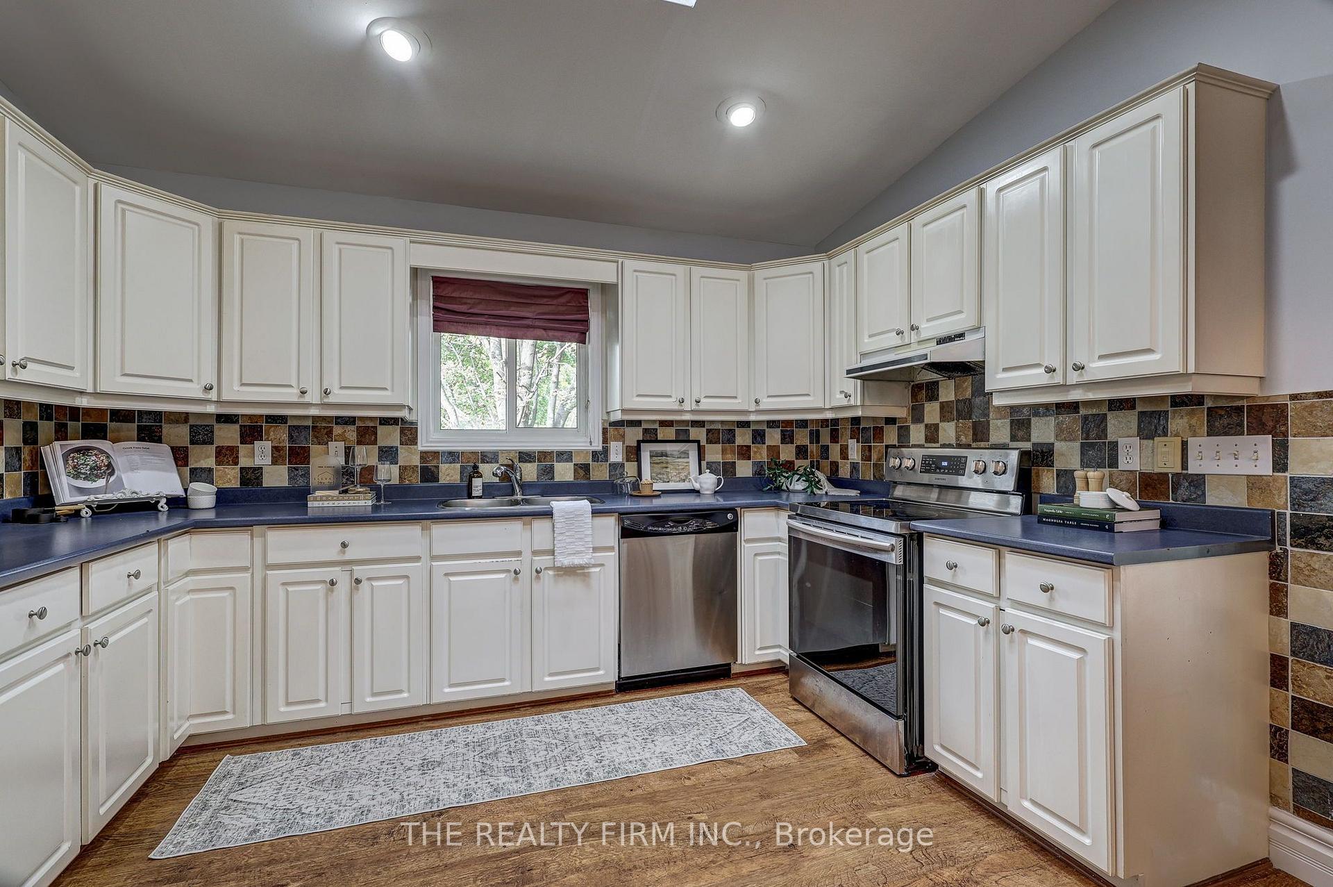 Photo 13 of 94 Christian's Court, London, East D — HOMEH