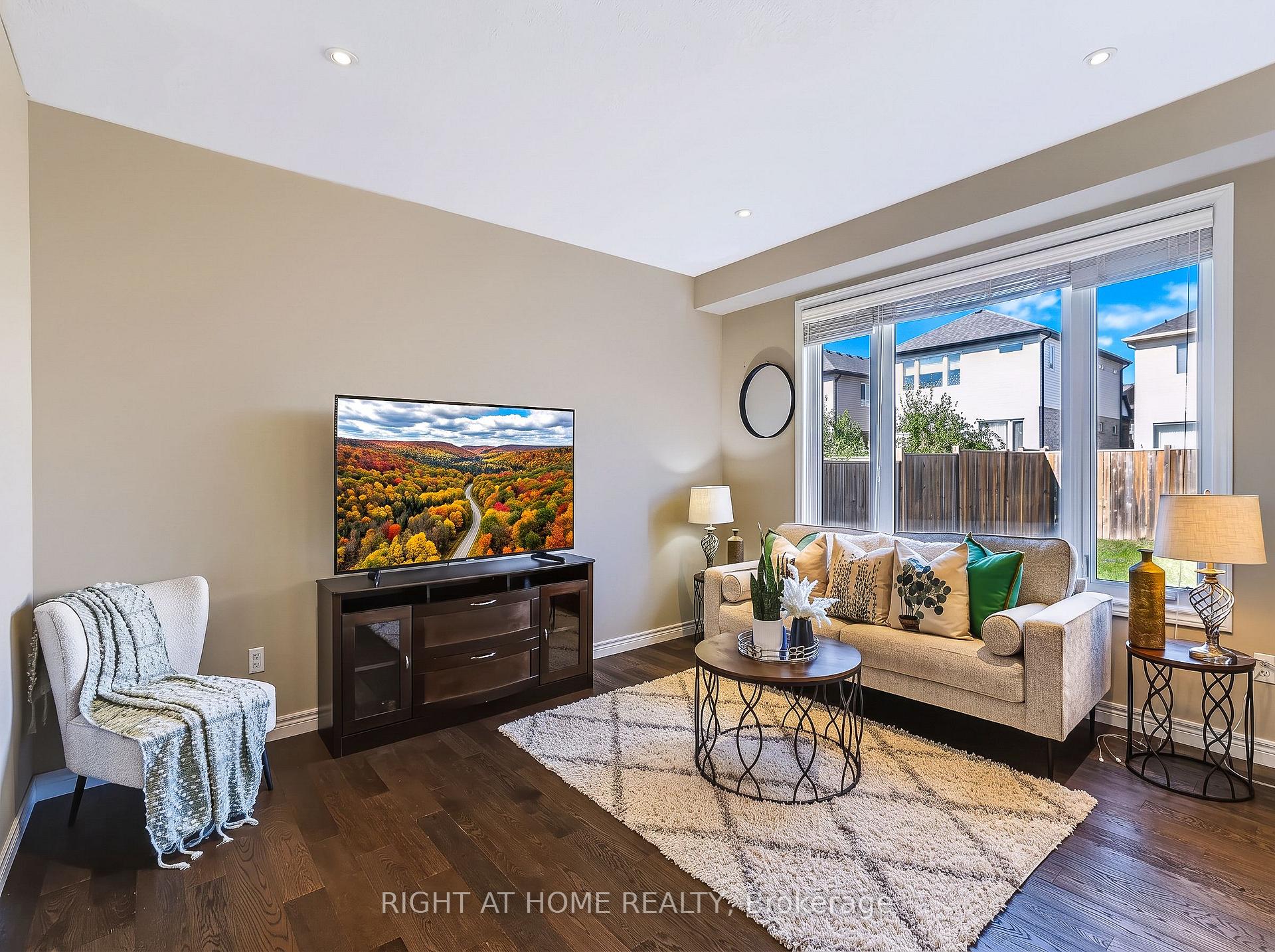 Photo 3 of 402 Tansbury Street, London, North E — HOMEH