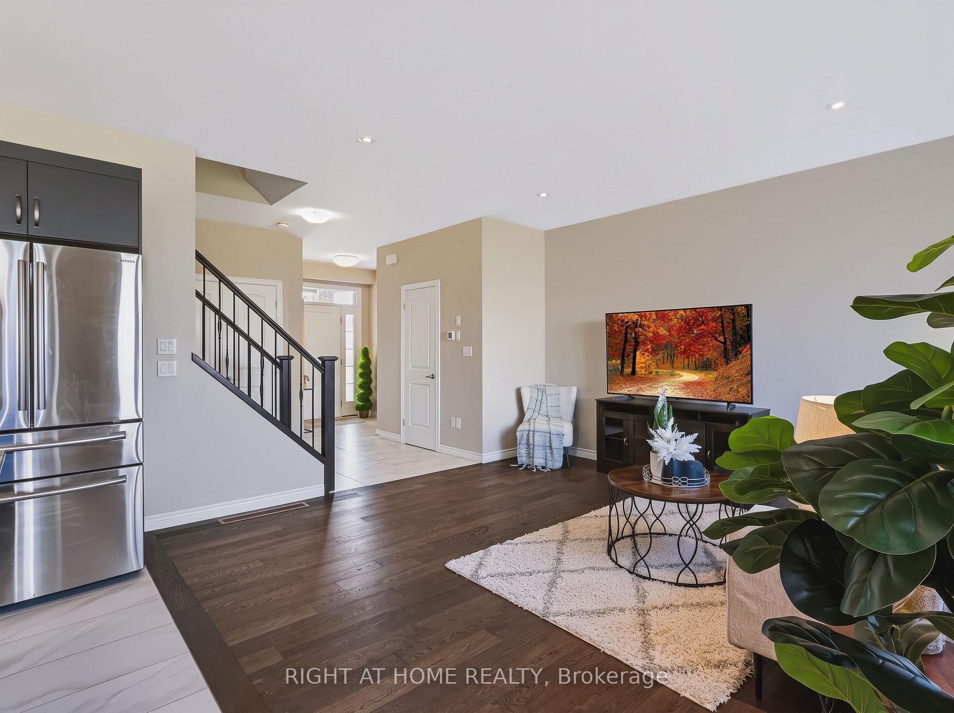 Photo 12 of 402 Tansbury Street, London, North E — HOMEH